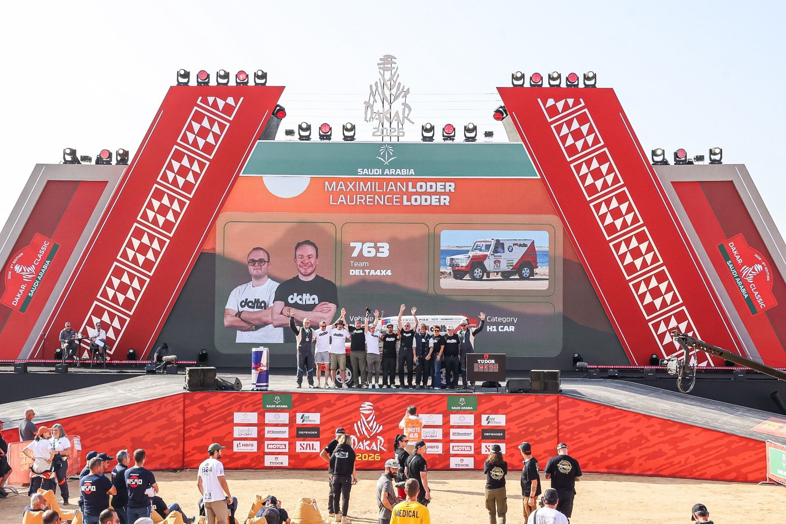 DELTA Racing Team auf der Dakar Classic Podium-Bühne in Saudi-Arabien